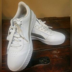 Puma womens Carina shoe White
